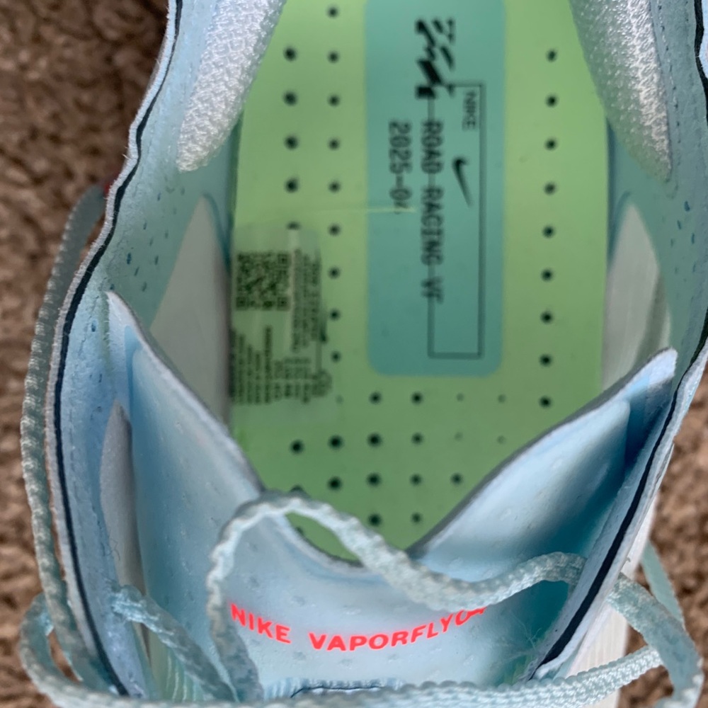 Nike Women's Athletic Shoes - Light Blue and Black10 zoomx - Picture 3 of 3